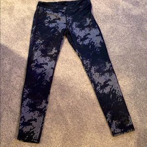 Old Navy active leggings cool design!